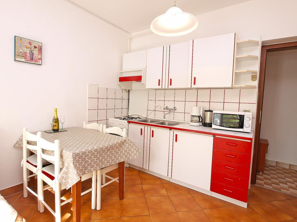 Apartments Dragica 929 Fazana Bagian luar foto