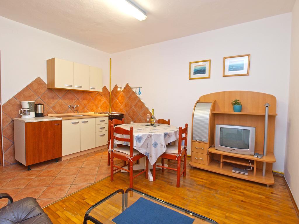 Apartments Dragica 929 Fazana Bagian luar foto