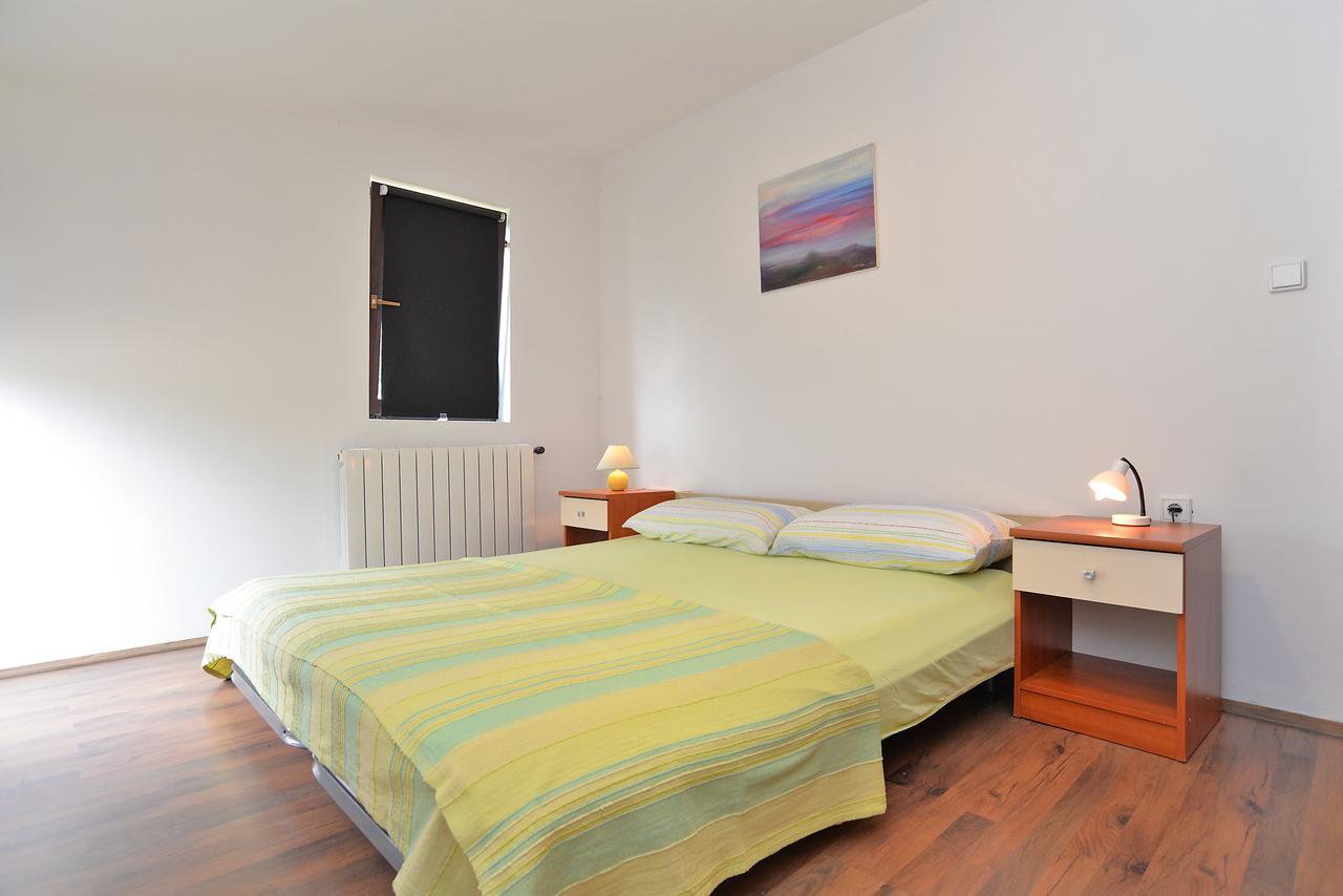 Apartments Dragica 929 Fazana Bagian luar foto
